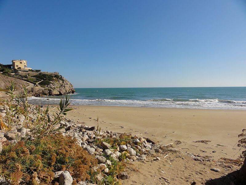 playas nudistas barcelona