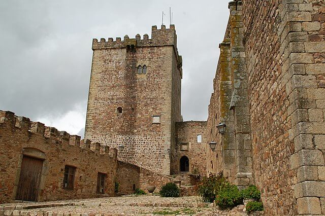 castillo extremadura castillo alburquerque