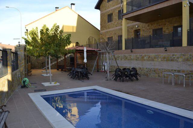 apartamentos casa aldea madrid piscina barbacoa