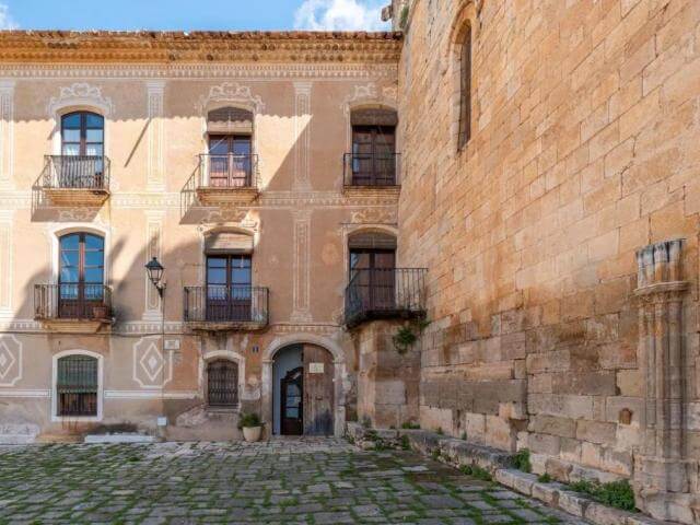 alojamiento singular monasterio santes creus alojamiento singular monasterio santes creus