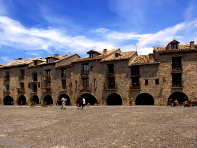 casas solariegas plaza mayor ainsa casas solariegas plaza mayor ainsa